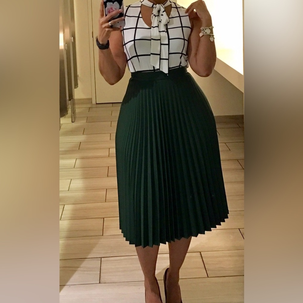 Zara - Pleated Midi Skirt in Dark Green
